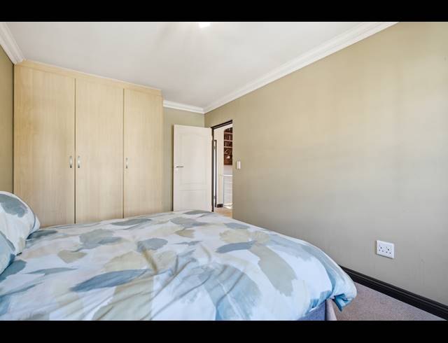 4 BEDROOM HOUSE FOR SALE IN LONEHILL